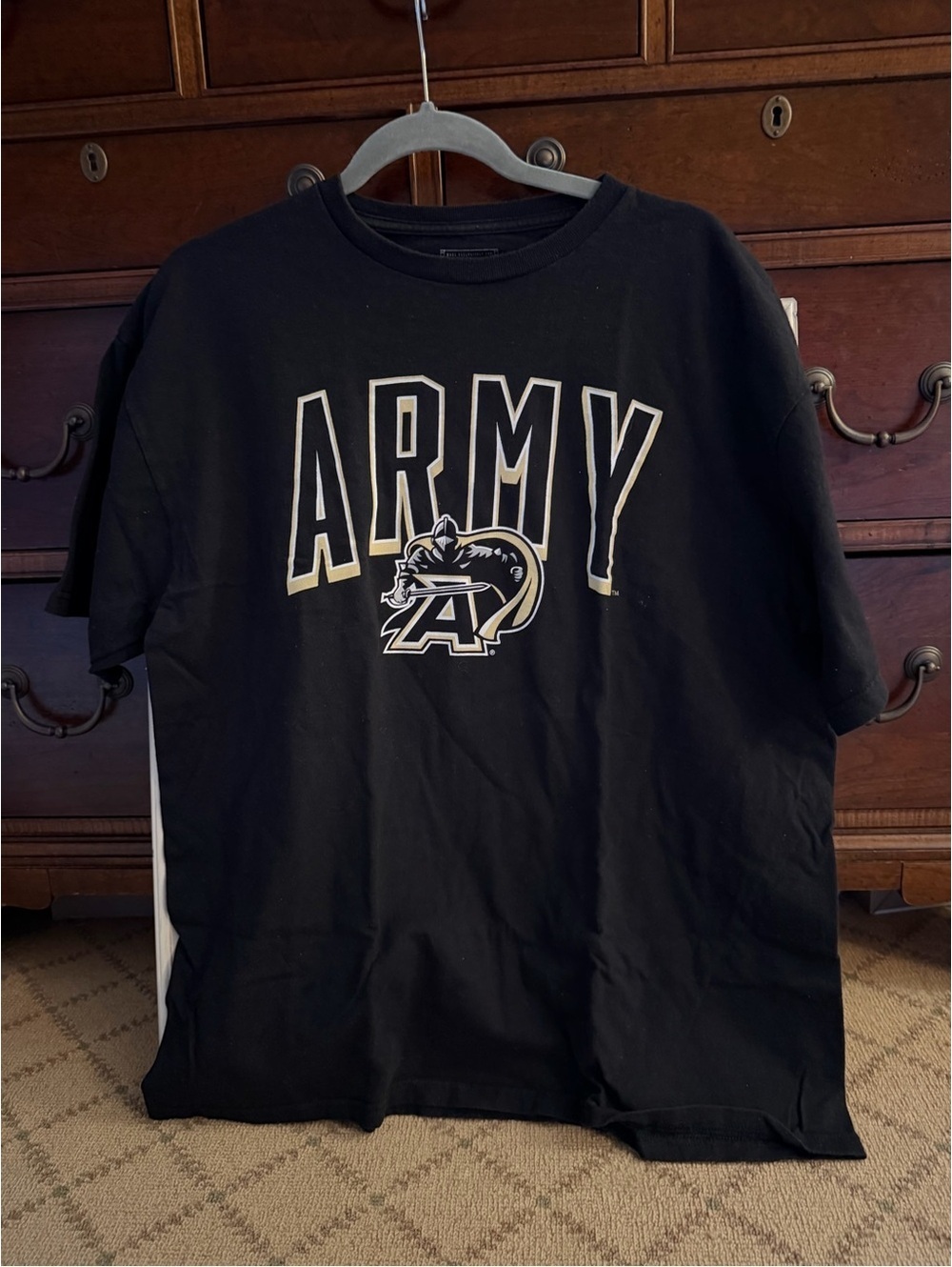 Champs Army West Point “Black Knights” graphic T-shirt L